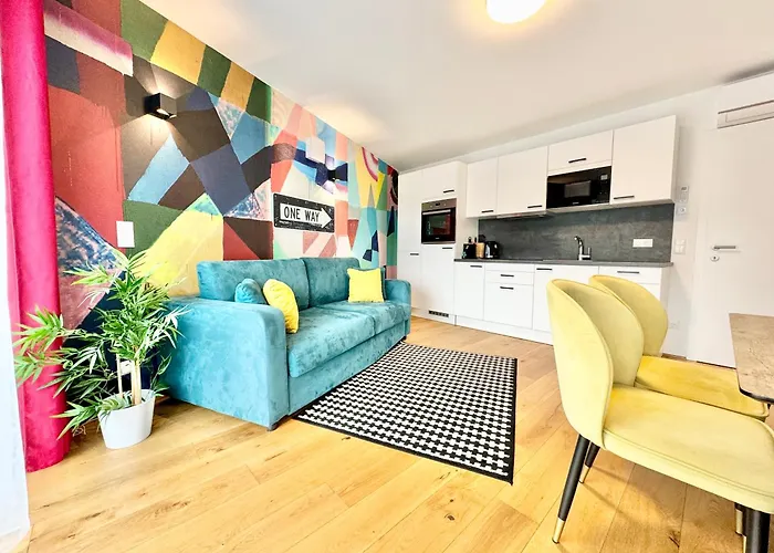 Designer Mit Balkon Apartment