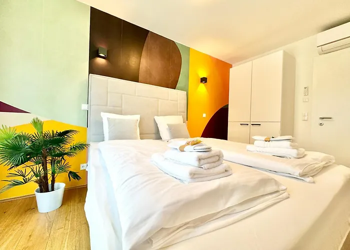 Apartment Designer Mit Balkon *